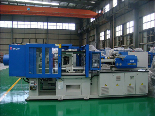Precise and energy injection molding machine D160S